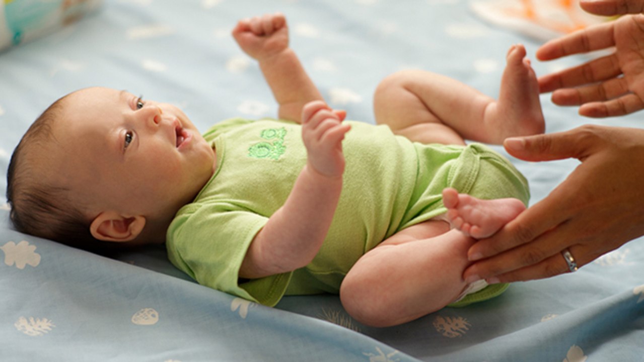 Bindung zwischen Mutter und dem neugeborenen Kind