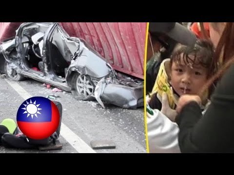 Miracle! Container lorry crushes car, passengers survive!