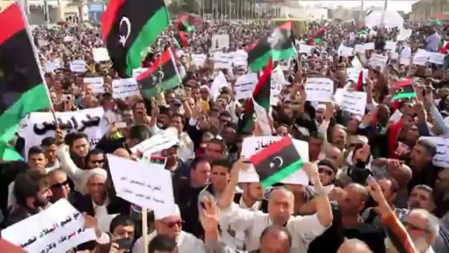 Les Libyens maintiennent la pression sur les milices