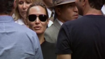 Angelina Jolie stops traffic in Sydney