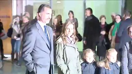El Príncipe asegura que el rey está "mejor y queriendo salir cuanto antes" del hospital