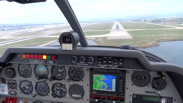 Atterrissage Marseille-Provence (LFML) piste 13R en DR400 Ecoflyer