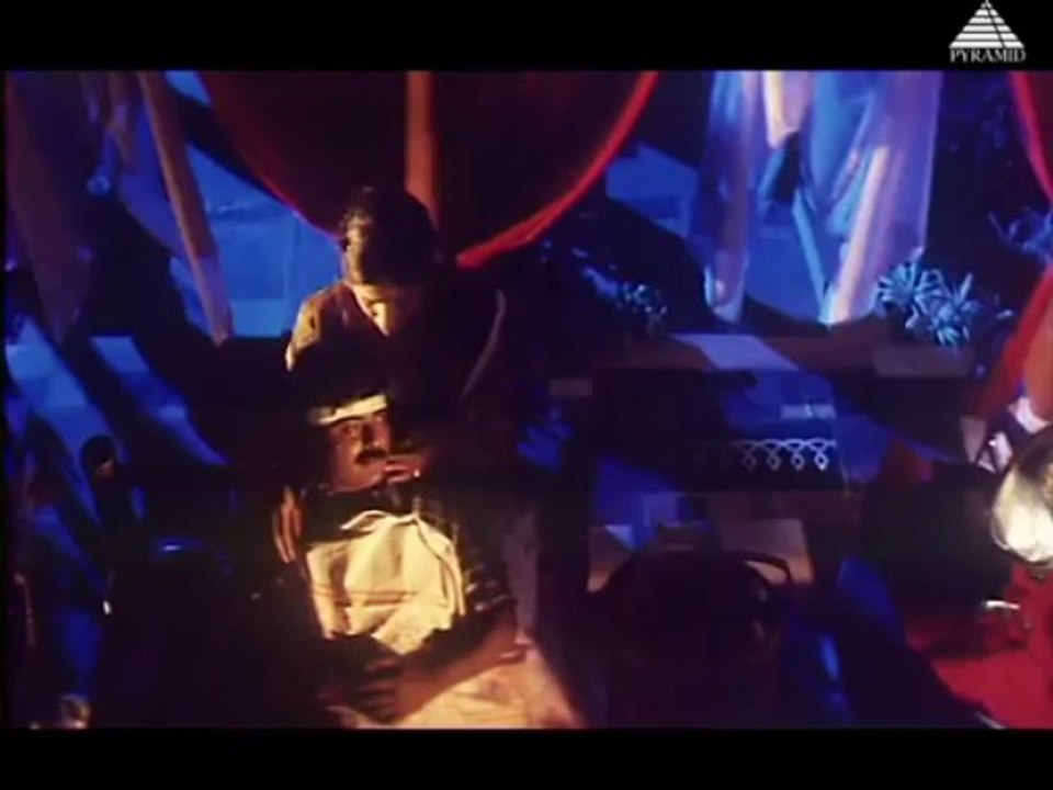 Manu Neethi (2000) - Enga Oor