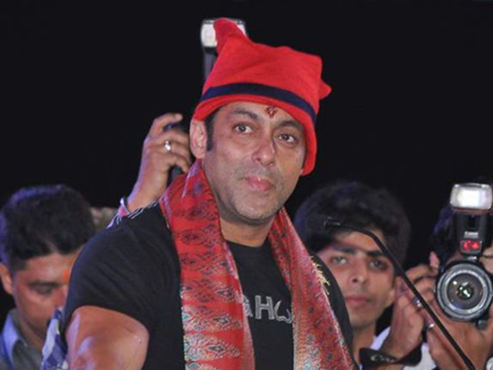 Salman Khan At MNS Koli Mahotsav 2013