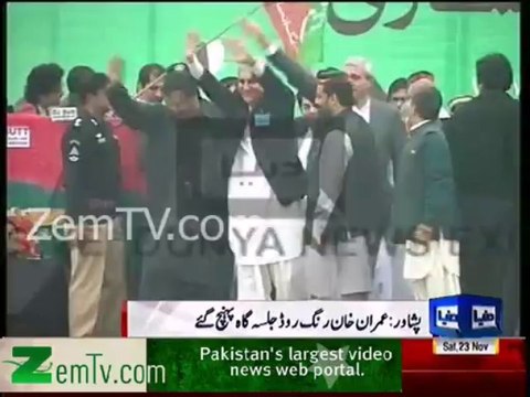 Imran Khan Recieves Huge Warm Welcome from Peshawar People