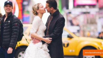 Zach Braff Photobombs Random Newlywed Couple's Wedding Picture