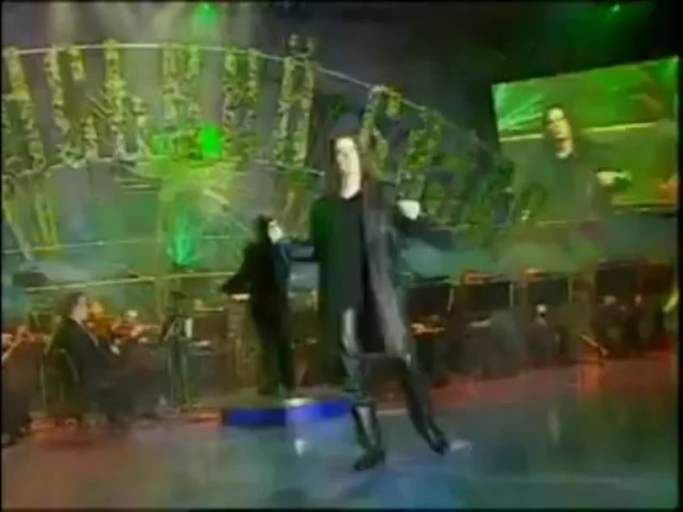 СРПСКА НАРОДНА ПЕСМА: НЕ КУНИ МЕ НЕ РУЖИ МЕ МАЈКО