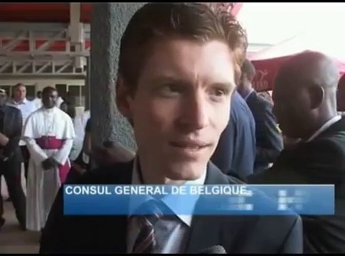 Le gouverneur construit une école ultra moderne de 700 places et l'offre aux enfants pauvres