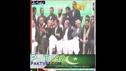 PTI ka Sheikh Rasheed ko Door se Salam