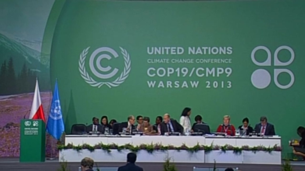 UN climate talks limp toward deal