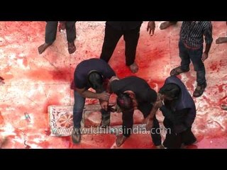 Shia devotee start fainting at Panja Sharif- Muharram