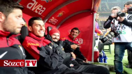 Drogba AA fotomuhabirinin makinesiyle fotoğraf çekti