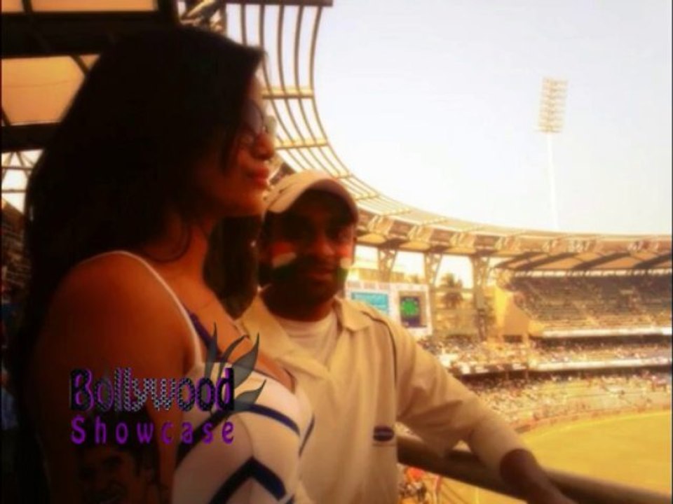Poonam Pandey gets Sachin Tendulkar's tattoo on her Arm - MUST WATCH