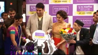 Madhuri Dixit Promote Dedh Ishqiyan At P.N GADGIL New Jewelry Showrom - UNCUT VIDEO