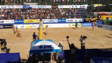RUS vs BRA (film 20) Ukolova-Prokopeva  vs Maria Clara-Carol  1-2 (21-17, 13-21, 13-15) en 1:03