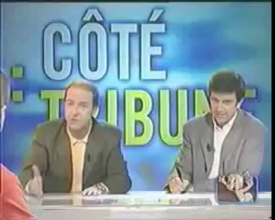 2001 - Cantona attaque les journalistes et le pape