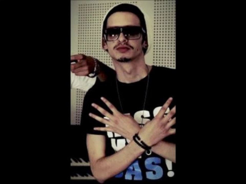 EMINO_IM_DIFFERENT_2013