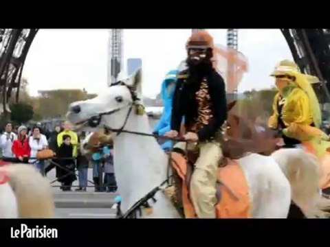 La parade du salon du cheval soutient les cavaliers en colère