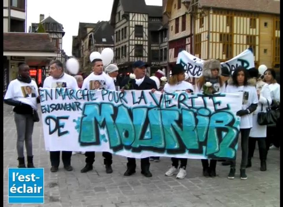 Marche blanche en souvenir de Mounir