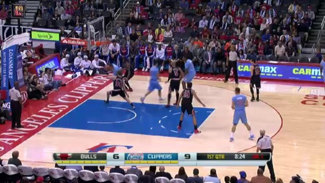 La passe décisive miraculeuse de Jared Dudley entre les jambes de DeAndre Jordan