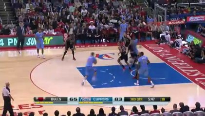 Chris Paul 對公牛的比賽再次拿到16分17次助攻，這球妙傳 Griffin 拉捍上籃