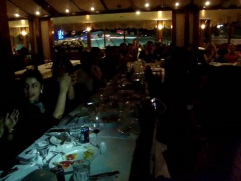 EMRE BEY ŞARKI SÖYLÜYOR-2