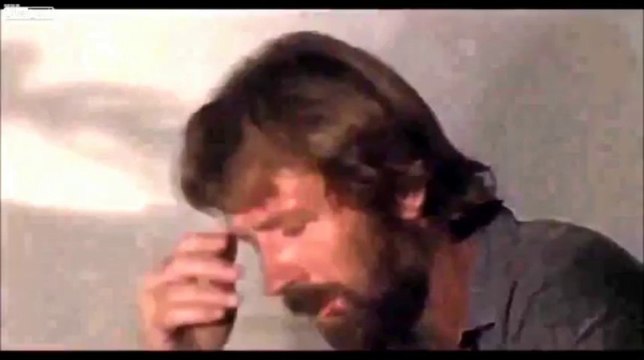 Chuck Norris mira el Anuncio de Loteria 2013