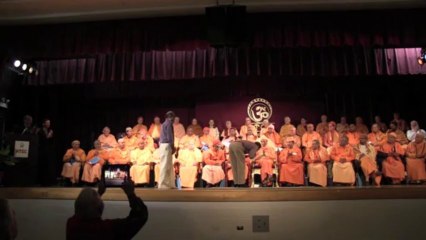 HINDU TEMPLE OF GREATER CHICAGO, LEMONT: HONORING THE MONASTICS: HONORS & BLESSINGS
