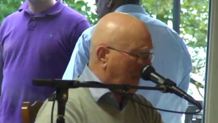 BOB CASTEL chante pour une centenaire