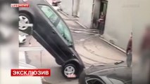 Rusya’da tamirci aracın altında kalmaktan son anda kurtuldu
