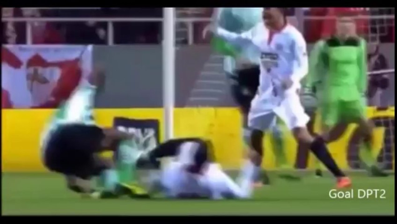 Hot & Shock! Real Betis fans racially abuse