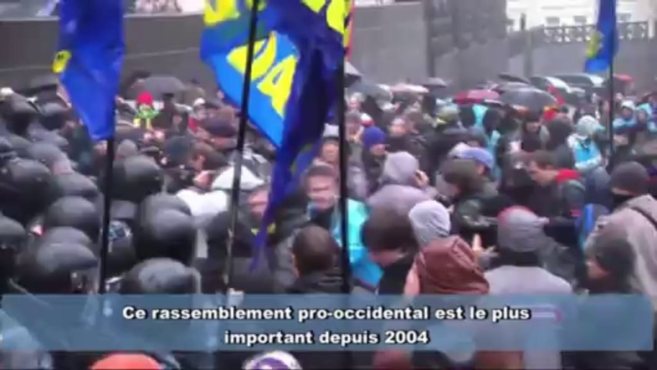Affrontements entre manifestants pro-UE et police à Kiev