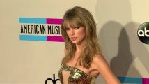 Taylor Swift Is the Golden Girl at the American Music Awards