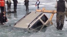 Pull out a car of a frozen lake only with hands!!