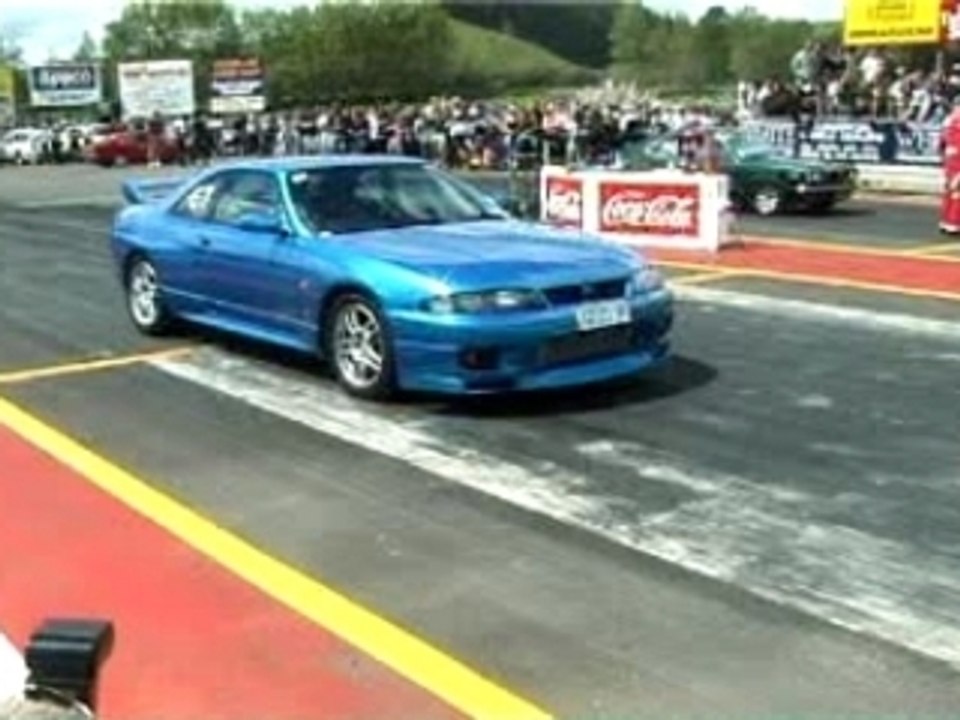 Nissan Skyline GT-R 33 vs Dodge