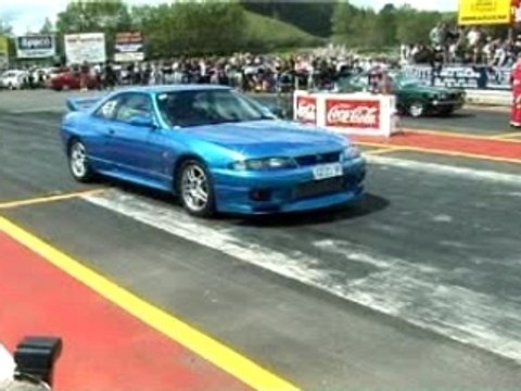 Nissan Skyline GT-R 33 vs Dodge