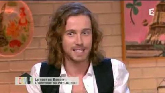 Julien Doré choqué par toutes les allusions sexuelles de Stéphane Bern