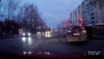 La route explose sous une voiture en Russie