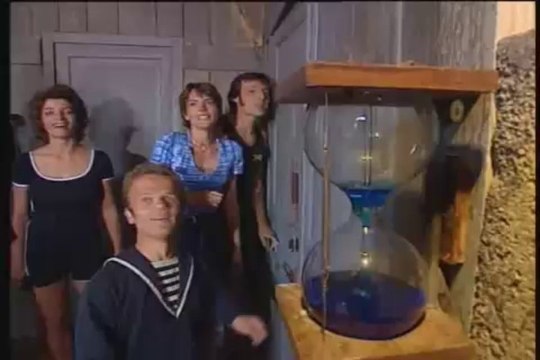 Bruno Solo pris les pieds dans le tapis à Fort Boyard - 1996