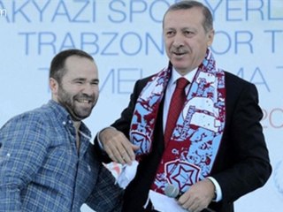 Başbakan'ın Boynuna Atkı Takan Taraftar Yasaklı Çıktı