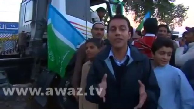 Pakistan protesters block Nato supply trucks