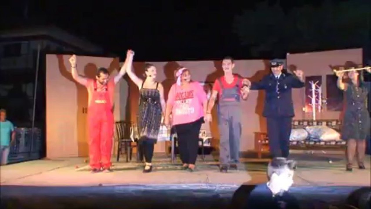 Θεατρική ομάδα Γερακαρούς-Ας αρχίσουν οι χοροί