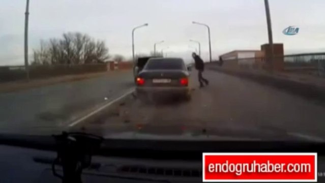 Akıl almaz kazada mucizevi kurtuluş!