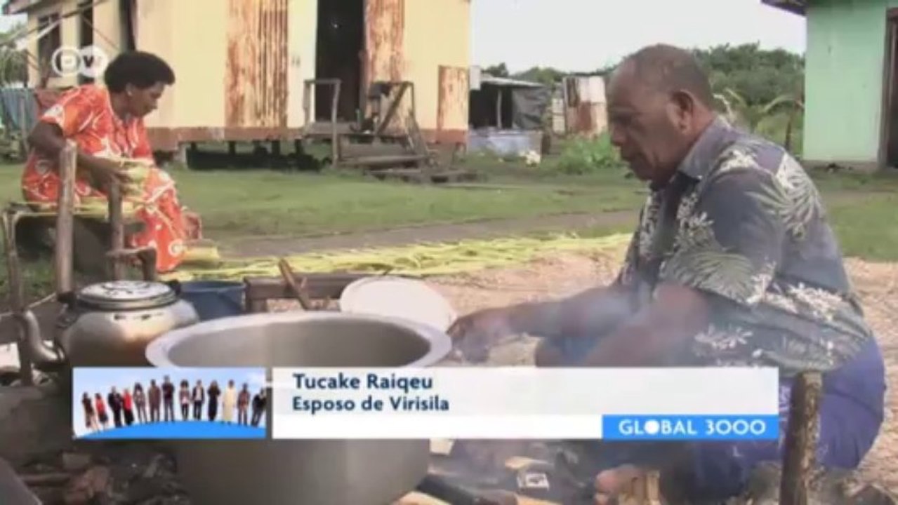 Abanicos en lugar de peces: las mujeres de las islas Fiyi rescatan su pueblo | Global 3000