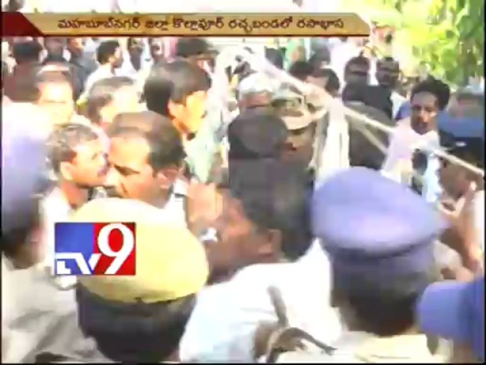 TRS workers lathicharged at Rachchabanda program
