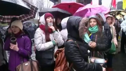Ukraine : les partisans du rapprochement avec l'Union européenne affrontent la police