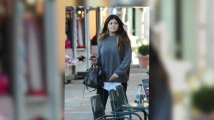 Kylie Jenner Ditches Her Clip-In Bangs After the AMAs