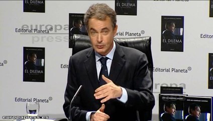 Zapatero dice que mantuvo sanidad y educación "intactos"
