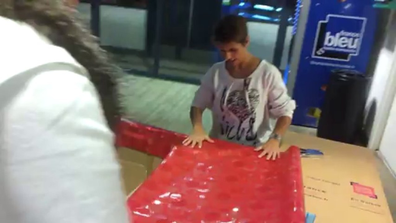 Montage des gros cadeaux de France Bleu Haute-Normandie