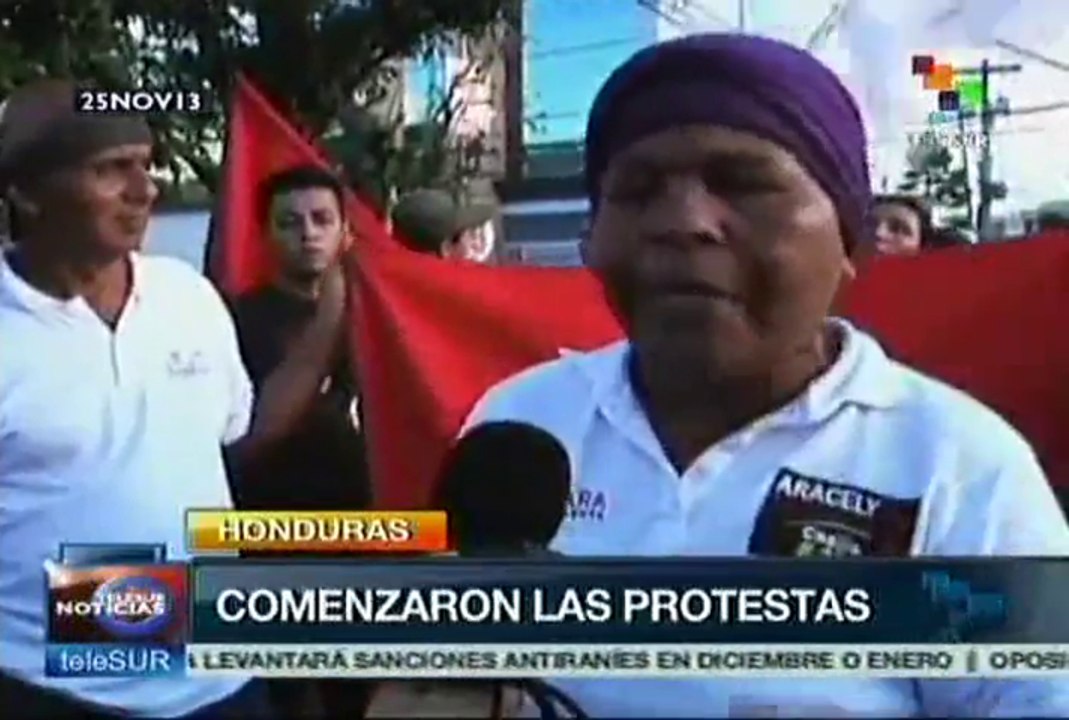 Hondureños irritados toman pacíficamente la vía pública en Tegucigalpa